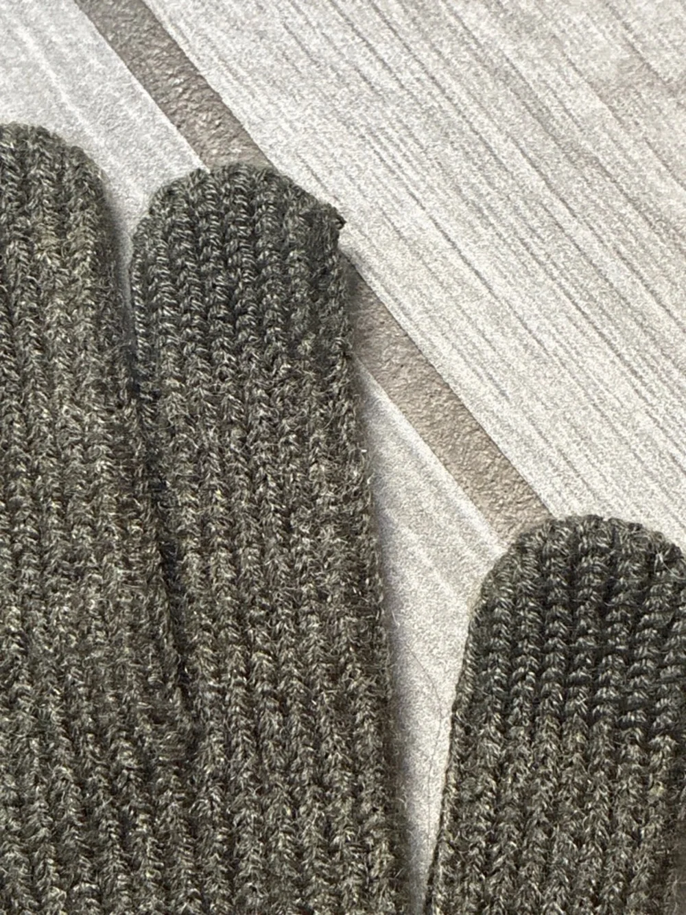 Uniqlo Olive Knit Gloves